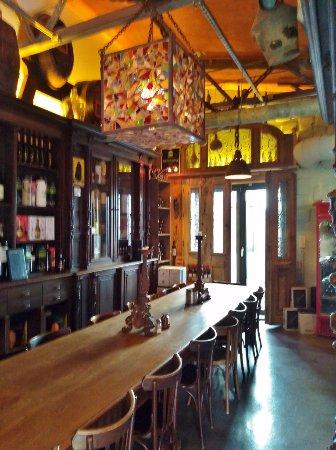 Cave Tapas Vinhos & Petiscos